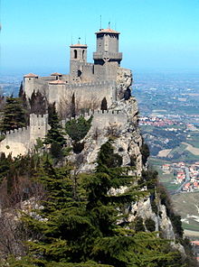 220px-San_Marino_castello_2 La Repubblica di San Marino – gita in giornata 01 Aprile 2017