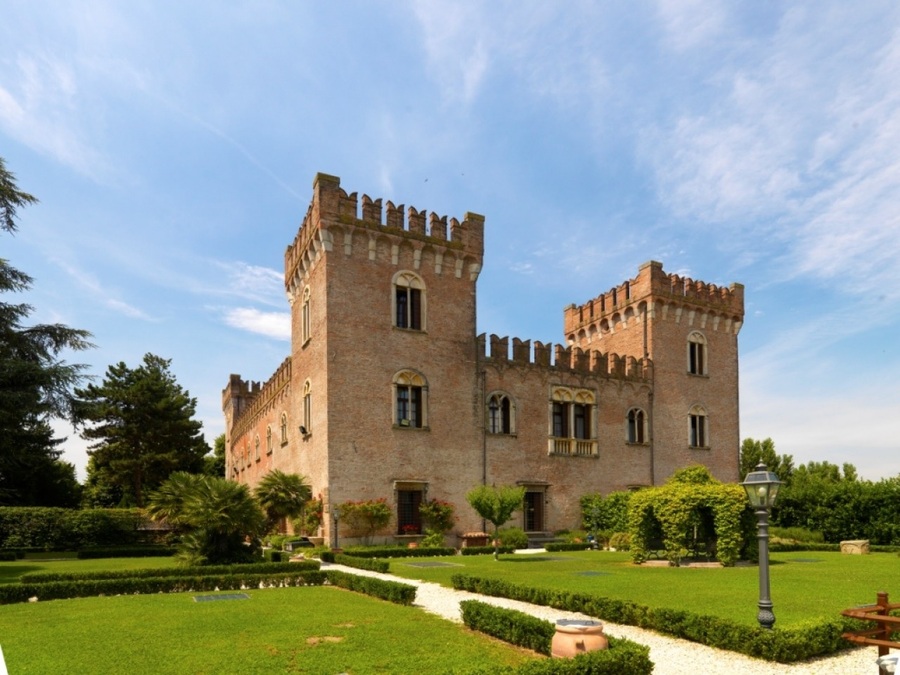San Valentino fra i Castelli Italia Veneto Castello Bevilacqua 2 - San Valentino fra i Castelli