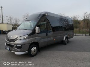 MINIBUS NUOVO 1 300x225 - Noleggio pullman - bus e minibus - pulmini e van a Treviso