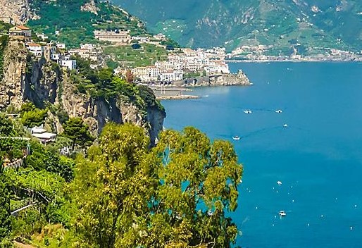 CAPODANNO a CASERTA Costiera Amalfitana e le luci d’artista di Salerno – Napoli amalfi coast salerno lush coastal mountains with homes - CAPODANNO a CASERTA Costiera Amalfitana e le luci d’artista di Salerno – Napoli