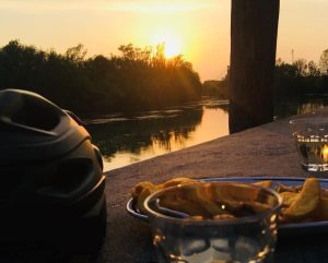 aperitivo sul sile e1686329686381 300x241 - Kayak al tramonto tra le ville del Sile