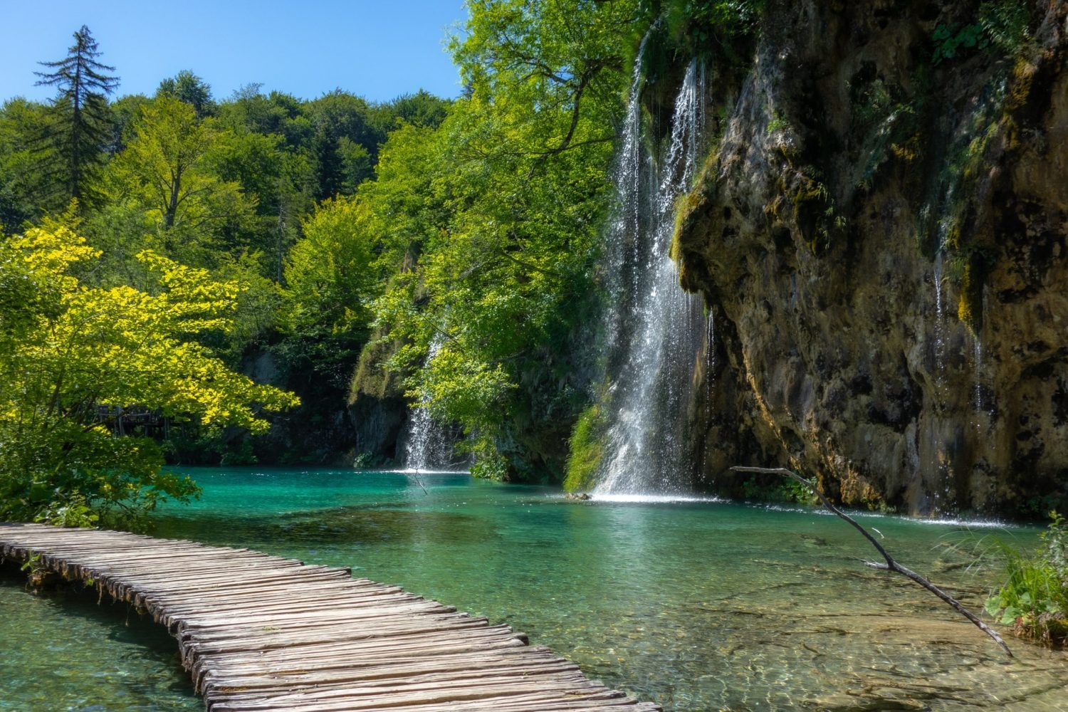 Un bellissimo scorcio delle cascate ai laghi di Plitvice