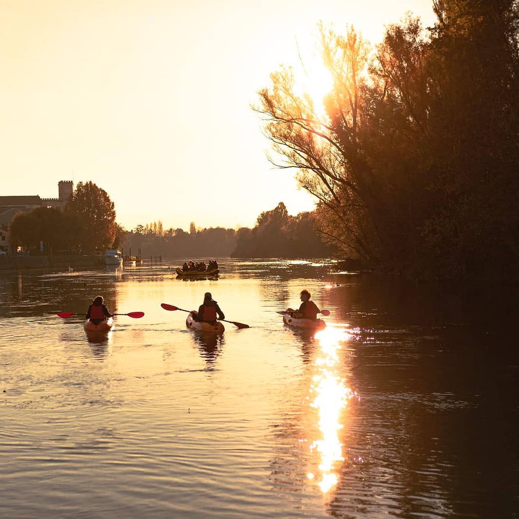 Il tramonto sul fiume Sile a bordo del kayak