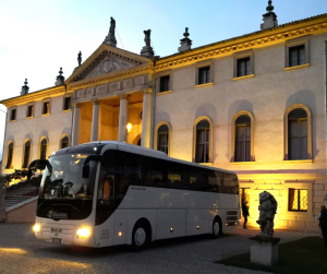 3 300x251 - L'azienda di viaggi e turismo a Treviso - noleggio pullman e minibus