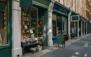bookshop in London 300x187 - Gothic Tales: Londra, books e cemetry - 20/23 novembre 2025