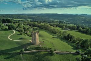 Collina Cotswolds e1754041820165 300x200 - Tour nelle Cotswolds: i borghi più belli dell’Inghilterra - 27 novembre / 1 dicembre 2025